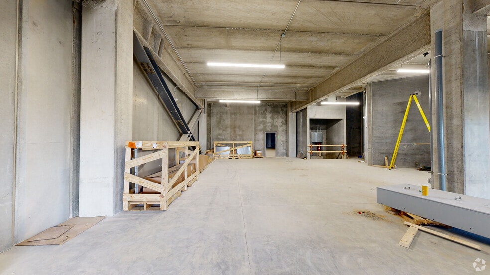 3855 Wayburne Dr, Burnaby, BC for sale - Building Photo - Image 1 of 1