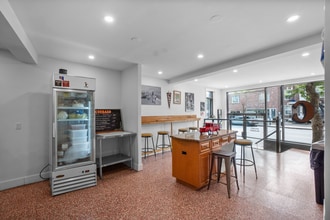 709 Rue Jarry E, Montréal, QC for lease Interior Photo- Image 2 of 7