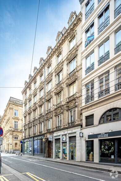 Office in Lyon for lease - Building Photo - Image 3 of 4