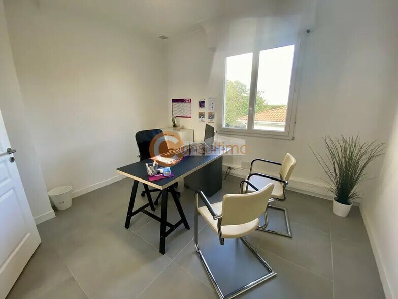 Office in Bruges for lease - Interior Photo - Image 2 of 6