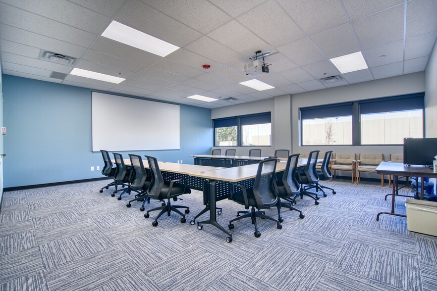 1475 S Fordham St, Longmont, CO for sale - Interior Photo - Image 3 of 11