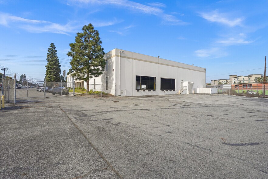 2551 Santa Fe Ave, Redondo Beach, CA for lease - Building Photo - Image 2 of 7