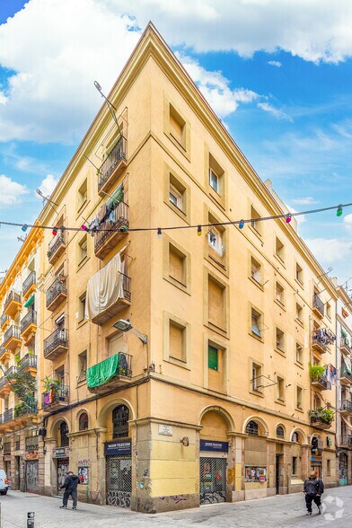 Retail in Barcelona, Barcelona for lease - Primary Photo - Image 1 of 1