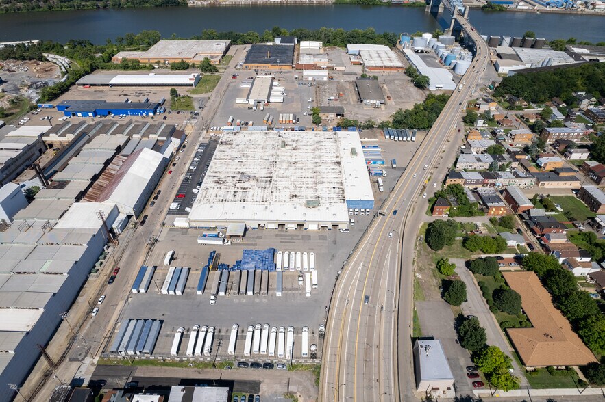 400 Graham St, McKees Rocks, PA for lease - Building Photo - Image 3 of 10