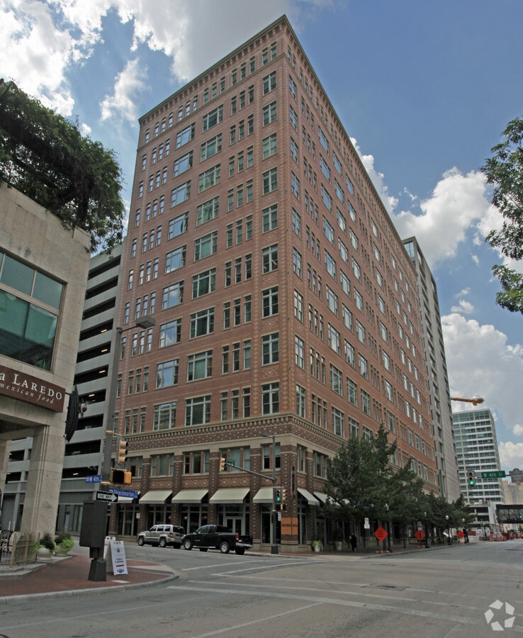 420 Throckmorton St, Fort Worth, TX 76102