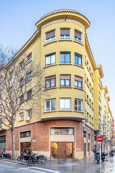 Multifamily in Barcelona, BAR for sale - Primary Photo - Image 1 of 1