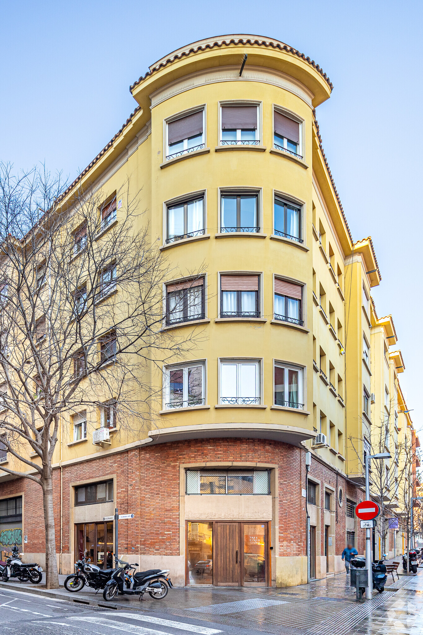 Multifamily in Barcelona, BAR for sale Primary Photo- Image 1 of 2