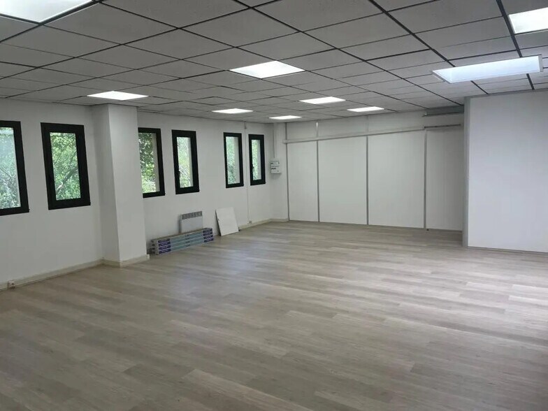 Office in for lease - Interior Photo - Image 2 of 4