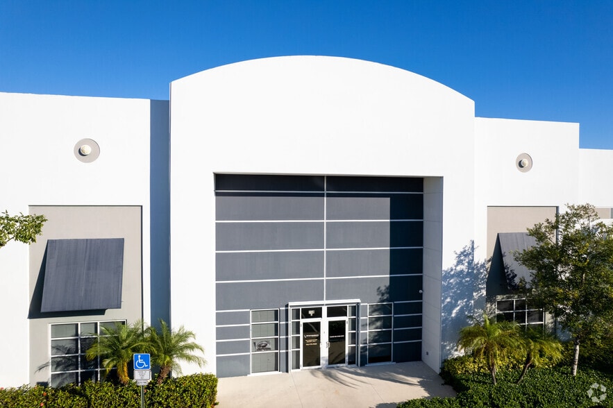 710 S Powerline Rd, Deerfield Beach, FL for lease - Building Photo - Image 3 of 15