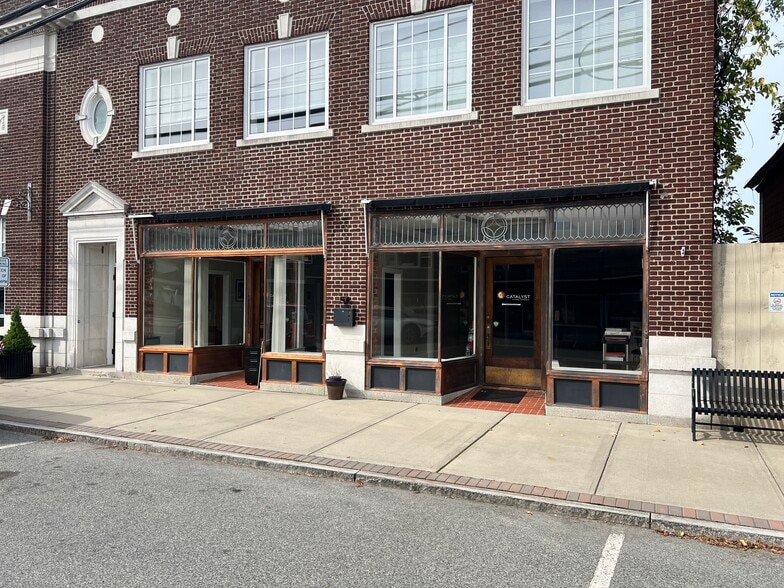 1 W Main St, Clinton, CT for lease - Building Photo - Image 1 of 17