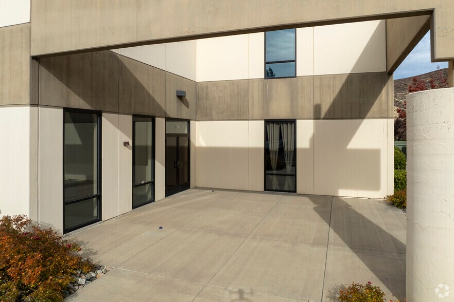 895 Maestro Dr, Reno, NV for sale - Building Photo - Image 3 of 4