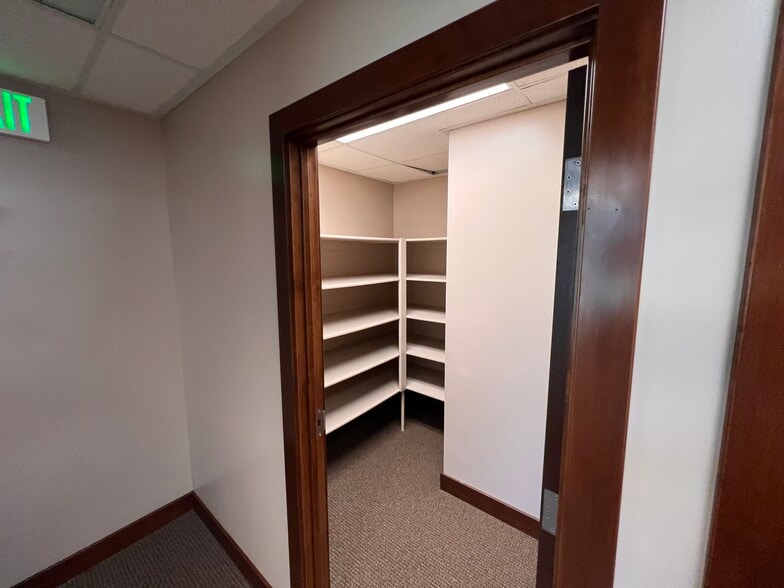 1492 E Ridgeline Dr, Ogden, UT for lease - Interior Photo - Image 3 of 7