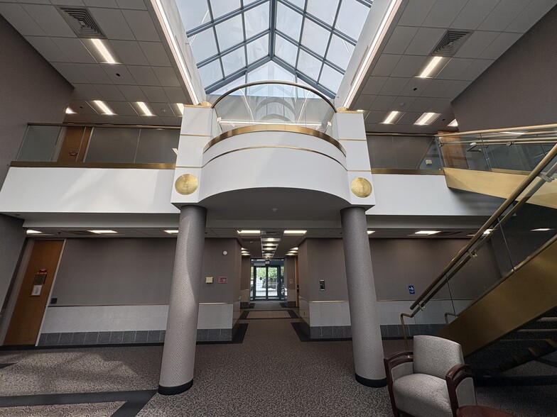 105 Raider Blvd, Hillsborough, NJ for lease - Lobby - Image 1 of 5