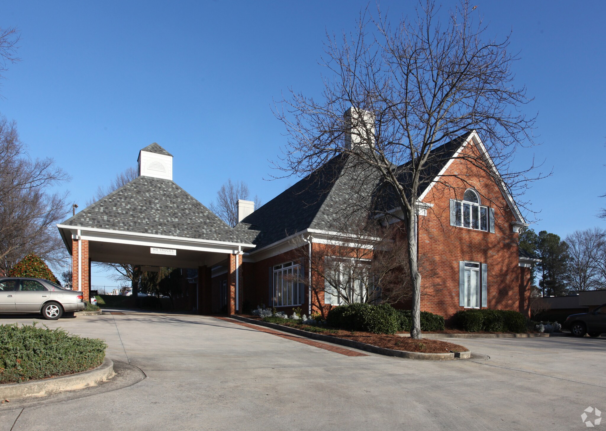 520 Jesse Jewell Pky NW, Gainesville, GA for sale Primary Photo- Image 1 of 1