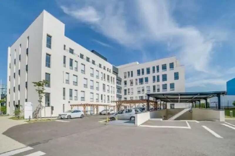 Office in Villeurbanne for lease - Building Photo - Image 2 of 9