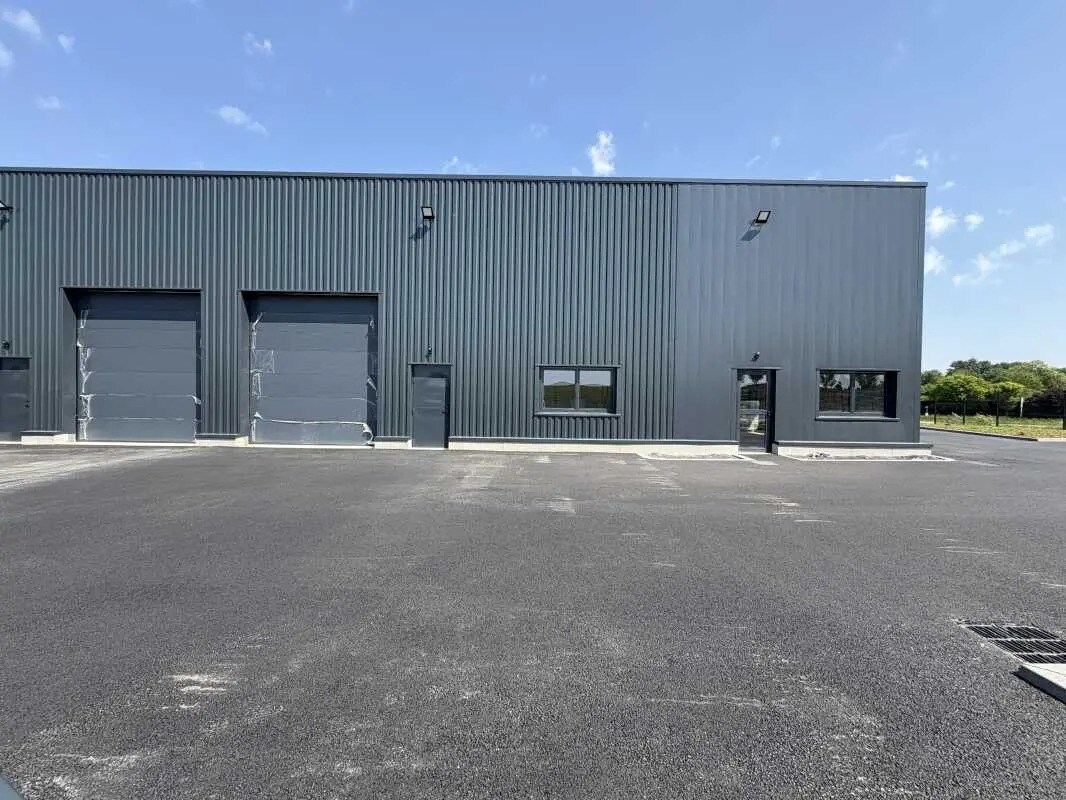 Flex in Moyvillers for lease Building Photo- Image 1 of 4