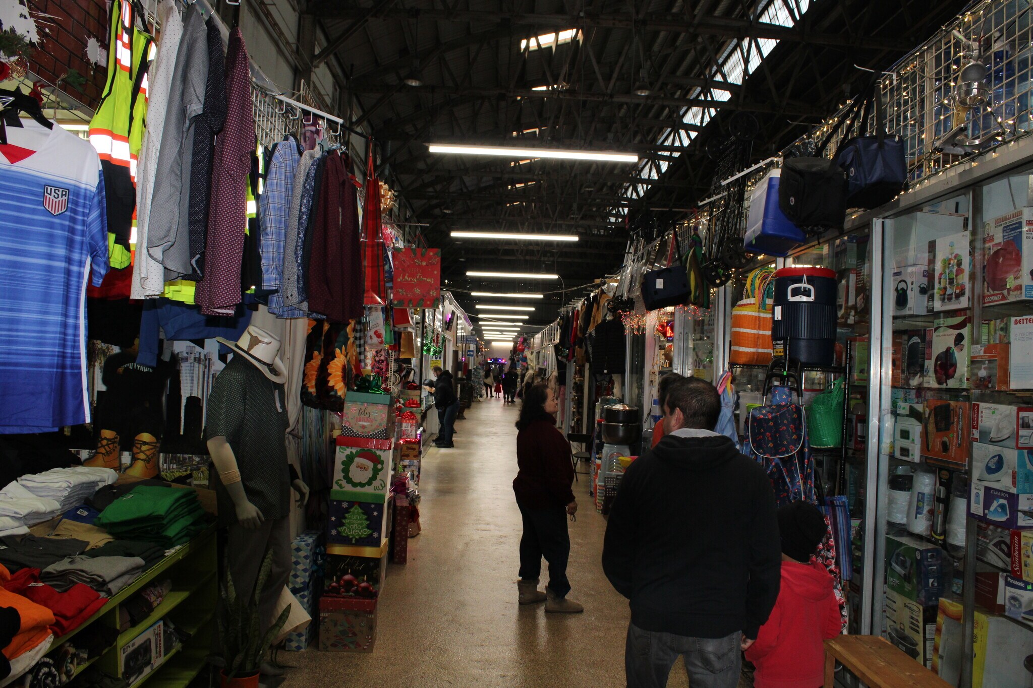 19011911 E Gage Ave, Los Angeles, CA 90001 INDOOR MALL / SWAP MEET