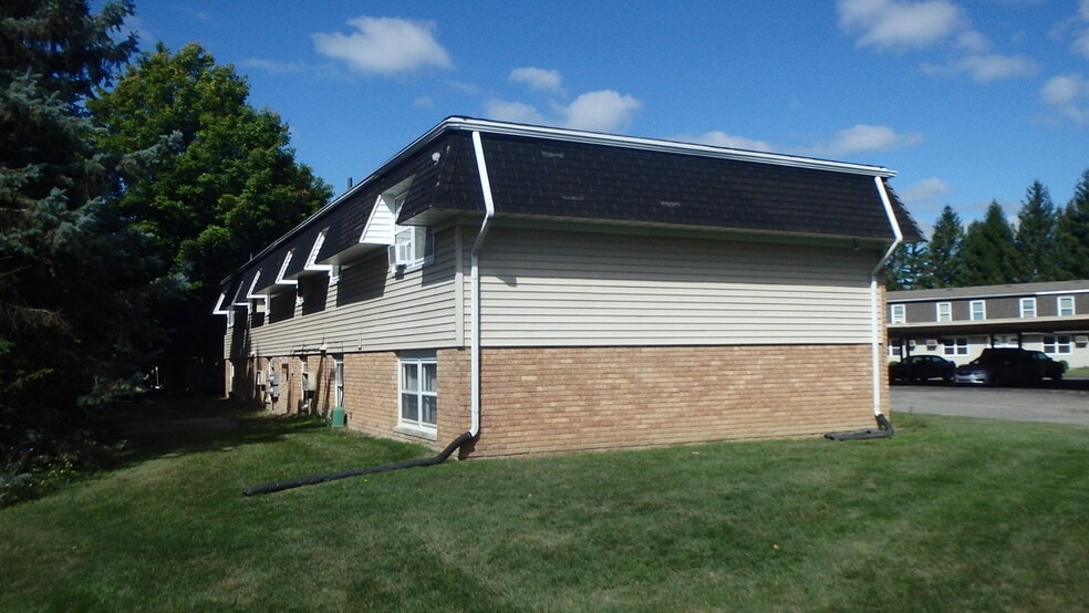 Alma Portfolio Apartments portfolio of 3 properties for sale on LoopNet.com - Building Photo - Image 2 of 7