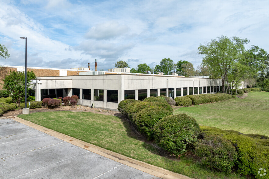 121 Matthews Dr, Senatobia, MS for lease - Building Photo - Image 2 of 7