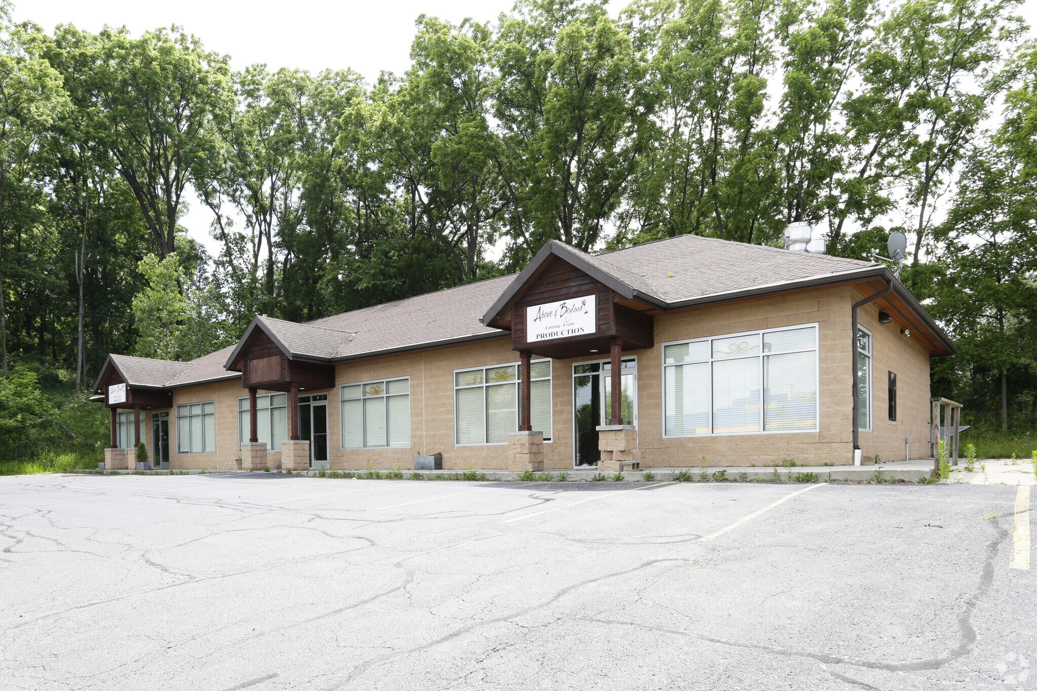 1120 Knapp St NE, Grand Rapids, MI for sale Primary Photo- Image 1 of 1