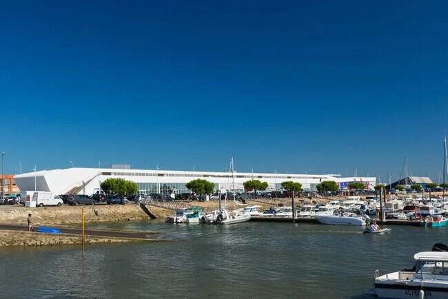Location Local d'activités 123 m² à 2 025 m²