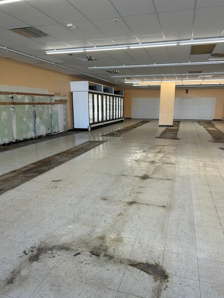 1309 Pine Ave, Niagara Falls, NY for lease - Interior Photo - Image 3 of 15