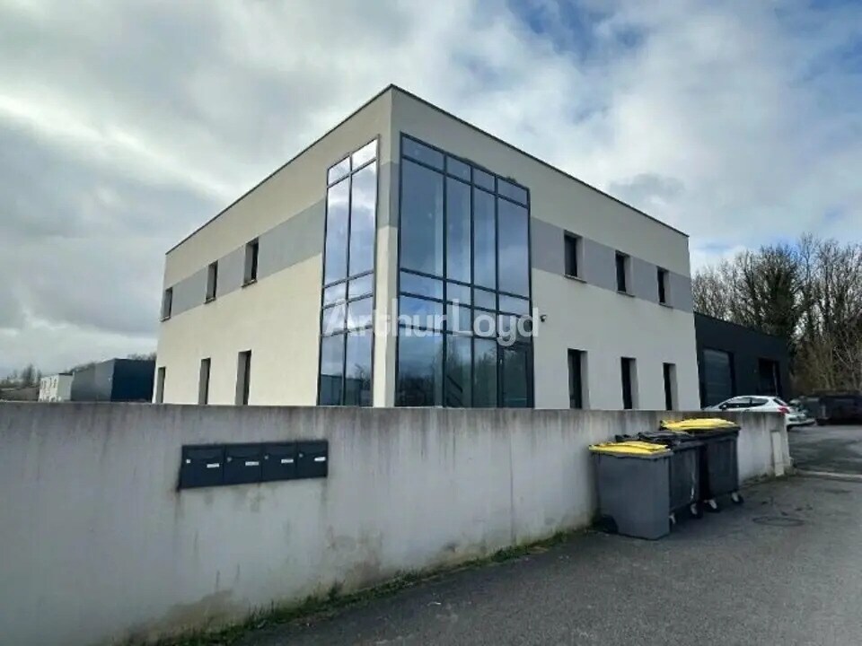 Office in Saint-Brice-Courcelles for lease Building Photo- Image 1 of 7