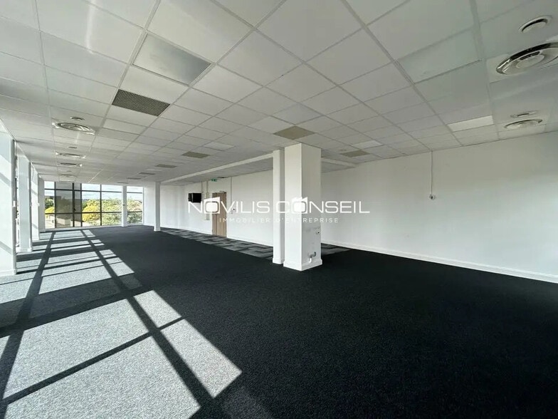 Office in Colomiers for lease - Interior Photo - Image 1 of 6