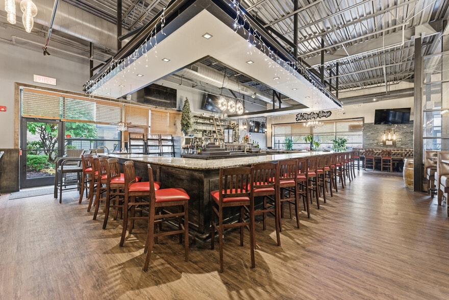 827 Williams St, Longmeadow, MA for lease - Building Photo - Image 3 of 14