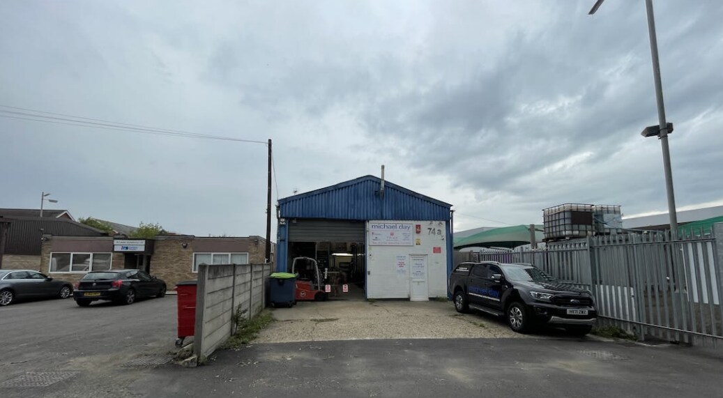 74A Bicester Rd, Aylesbury, BKM HP19 3AL Industrial for Sale