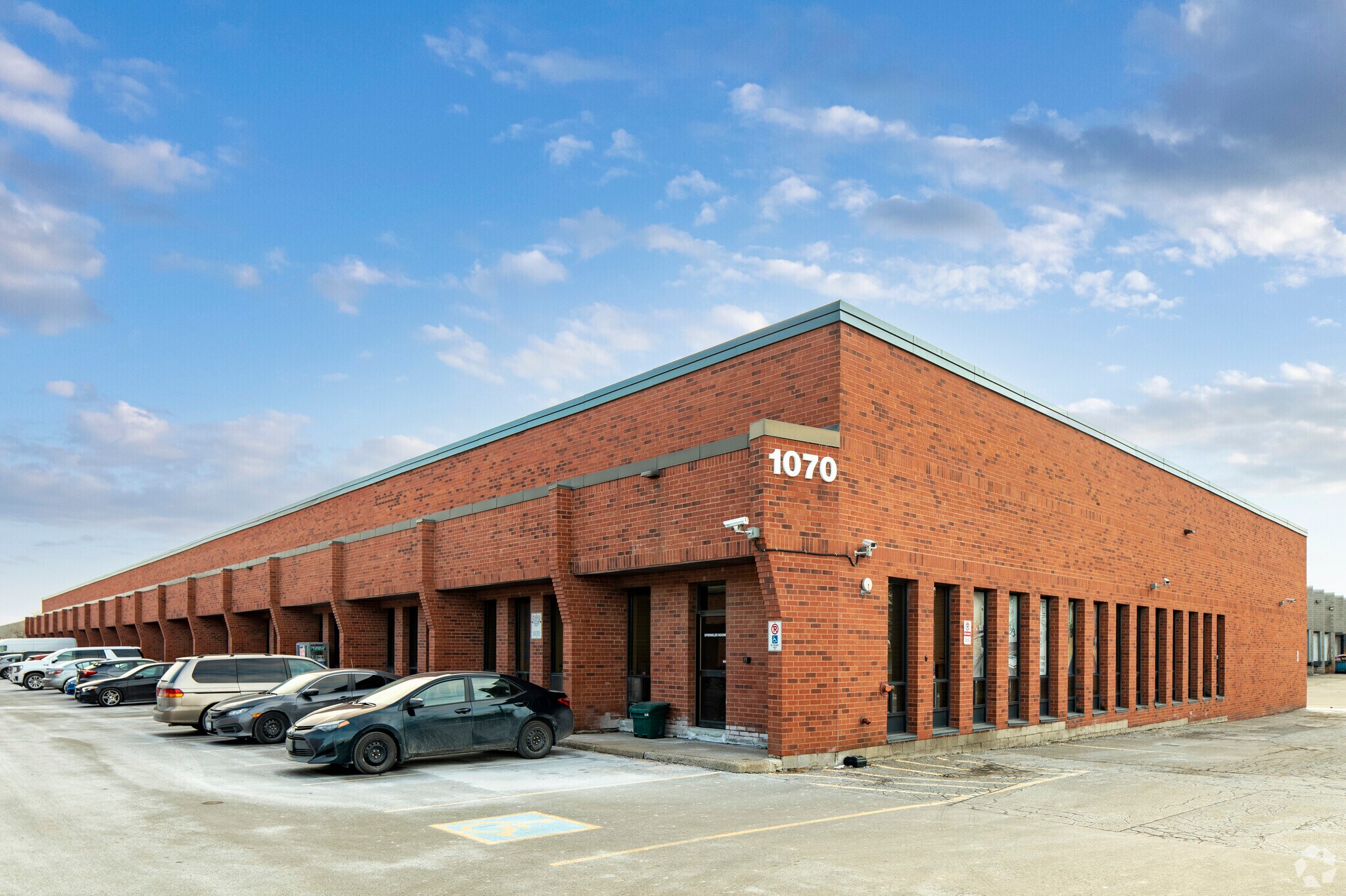 1070 Mid-way Blvd, Mississauga, ON for lease Primary Photo- Image 1 of 5
