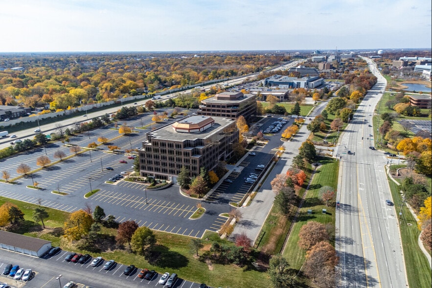 2441 Warrenville Rd, Lisle, IL for lease - Building Photo - Image 2 of 12