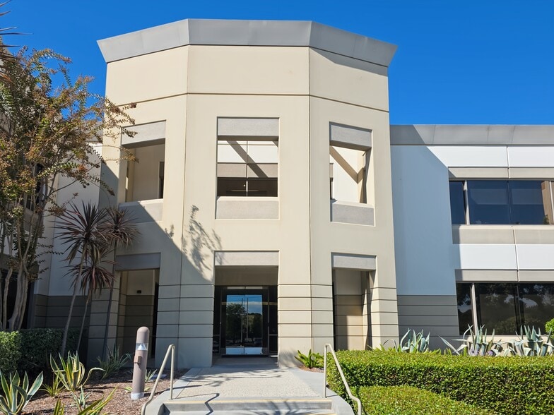 30700 Russell Ranch Rd, Westlake Village, CA for lease - Building Photo - Image 3 of 15