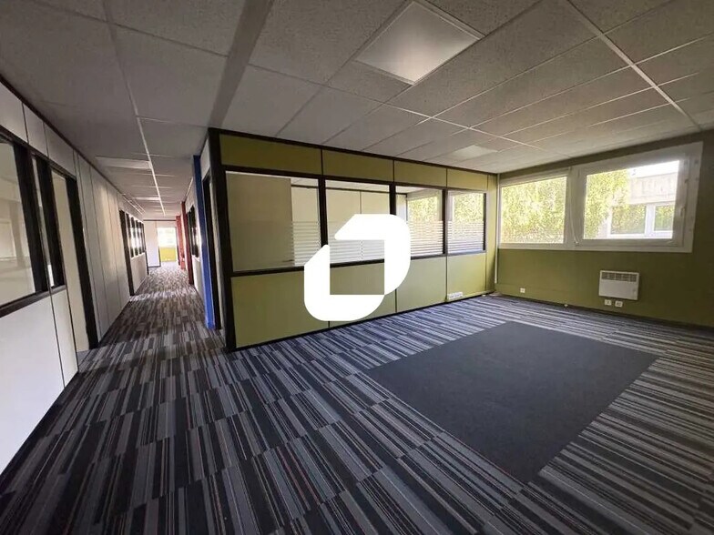 Office in Bièvres for lease - Interior Photo - Image 3 of 14