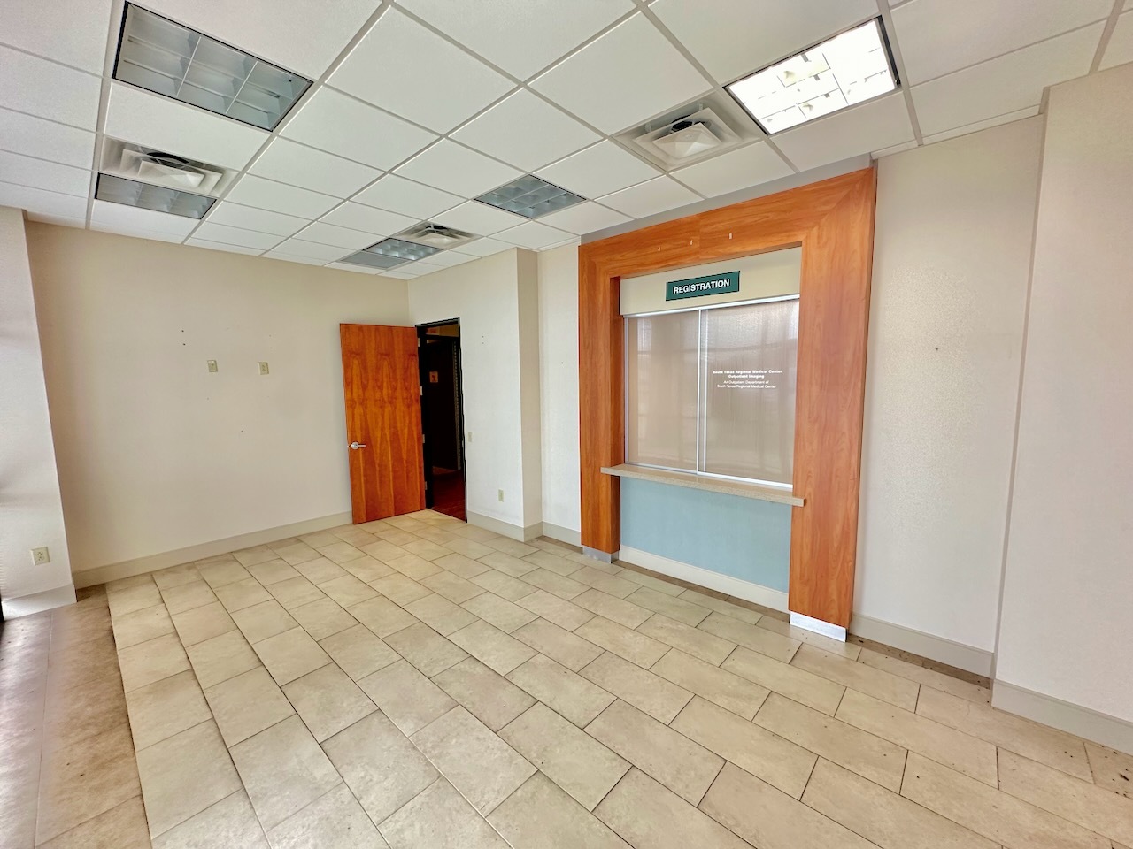 1222 W Oaklawn Rd, Pleasanton, TX for lease Interior Photo- Image 1 of 18