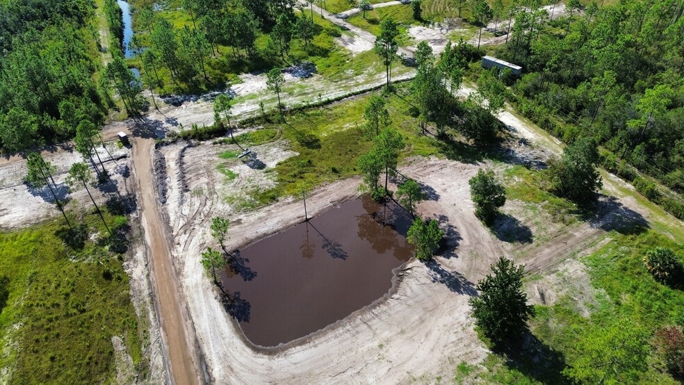 17619 Edwards Rd, Fountain, FL for sale - Building Photo - Image 3 of 8