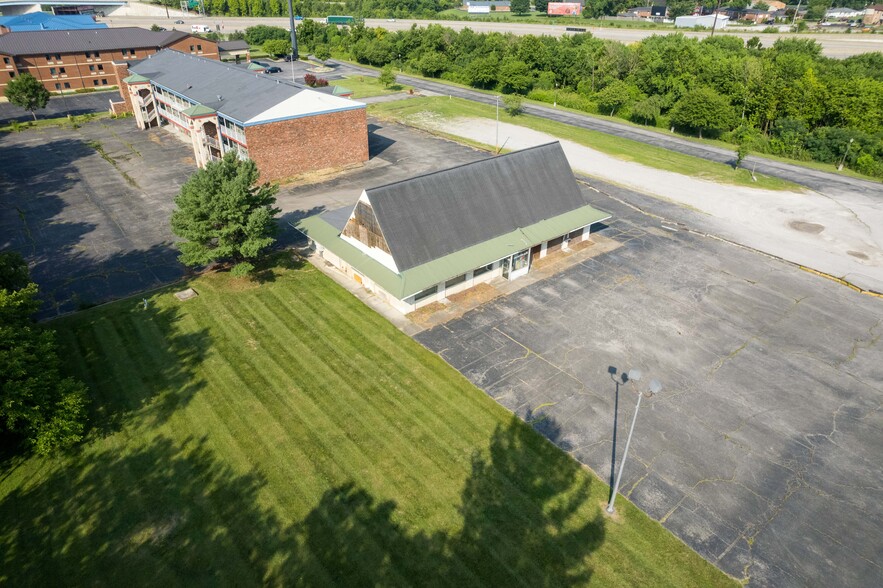 350 Eastern Blvd, Jeffersonville, IN for sale - Building Photo - Image 1 of 1