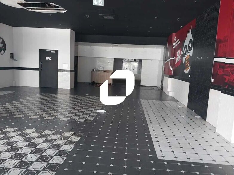 Retail in Nîmes for lease - Interior Photo - Image 2 of 5