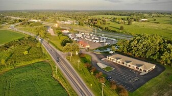 Oak Tree Plaza - Convenience Store