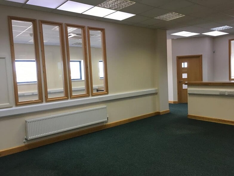 161-161a Harbour Rd, Lydney for lease - Building Photo - Image 3 of 9