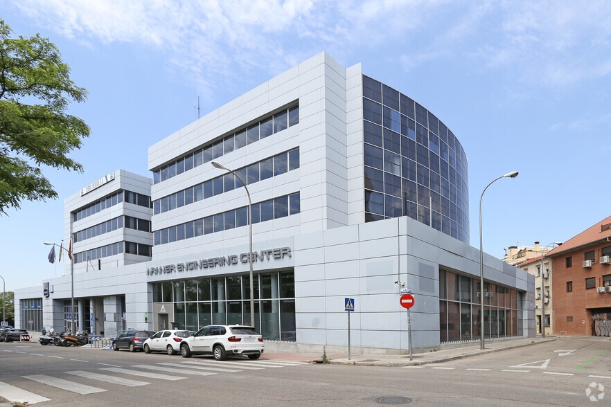 Calle de Juan de Mariana, 17, Madrid, Madrid for lease - Building Photo - Image 2 of 9