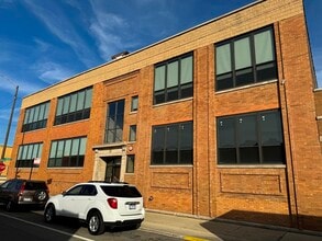 1750 W Fulton St, Chicago, IL for lease Building Photo- Image 1 of 12