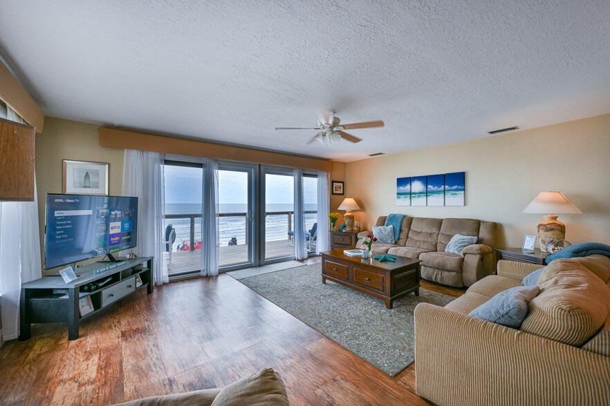 1100 E 3rd Ave, New Smyrna Beach, FL for sale - Interior Photo - Image 3 of 6