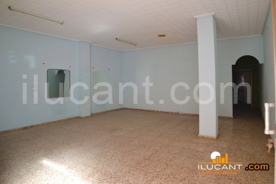 Retail in Alicante for sale - Interior Photo - Image 1 of 8
