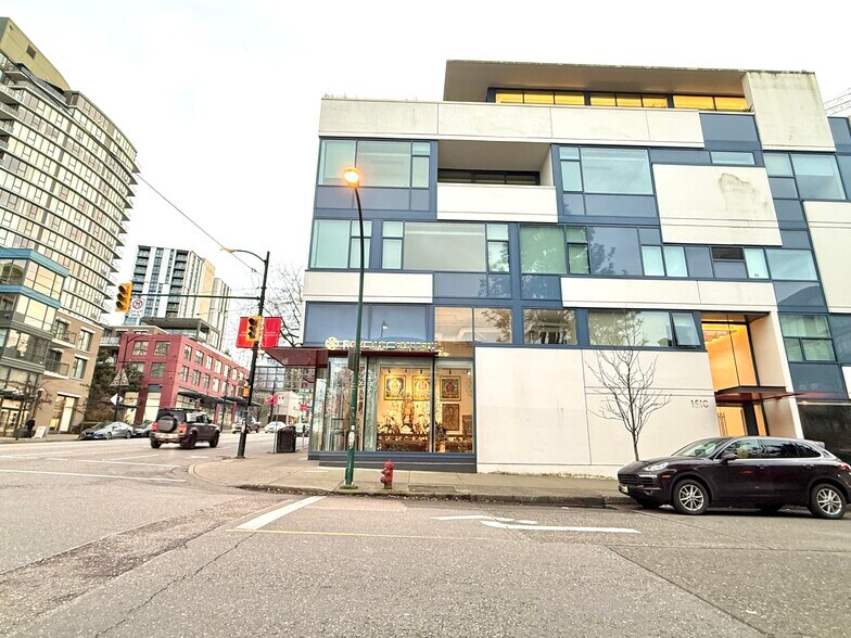 2203 Granville St, Vancouver, BC for lease - Building Photo - Image 3 of 5