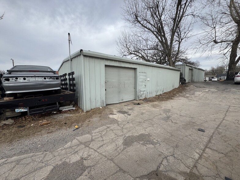 6710-6720 NW 10th St portfolio of 13 properties for sale on LoopNet.com - Building Photo - Image 3 of 22