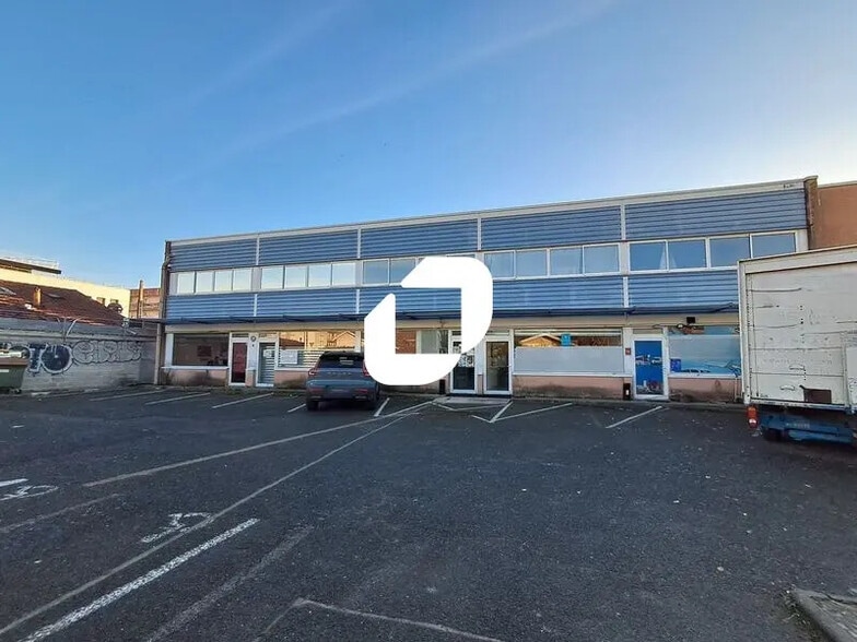 Office in Lormont for sale - Building Photo - Image 1 of 12