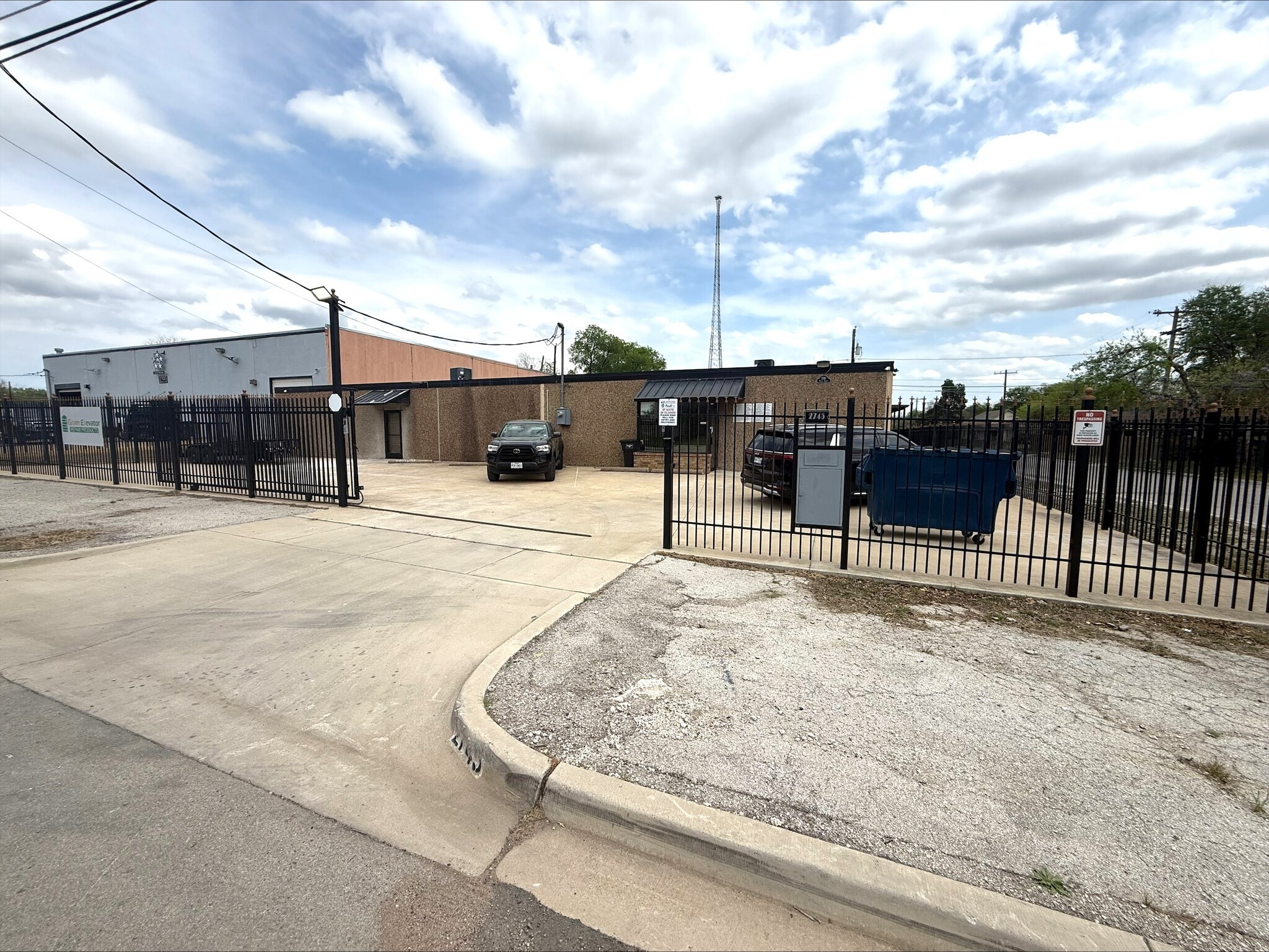 2745 Bryan Ave, Fort Worth, TX for lease Building Photo- Image 1 of 13