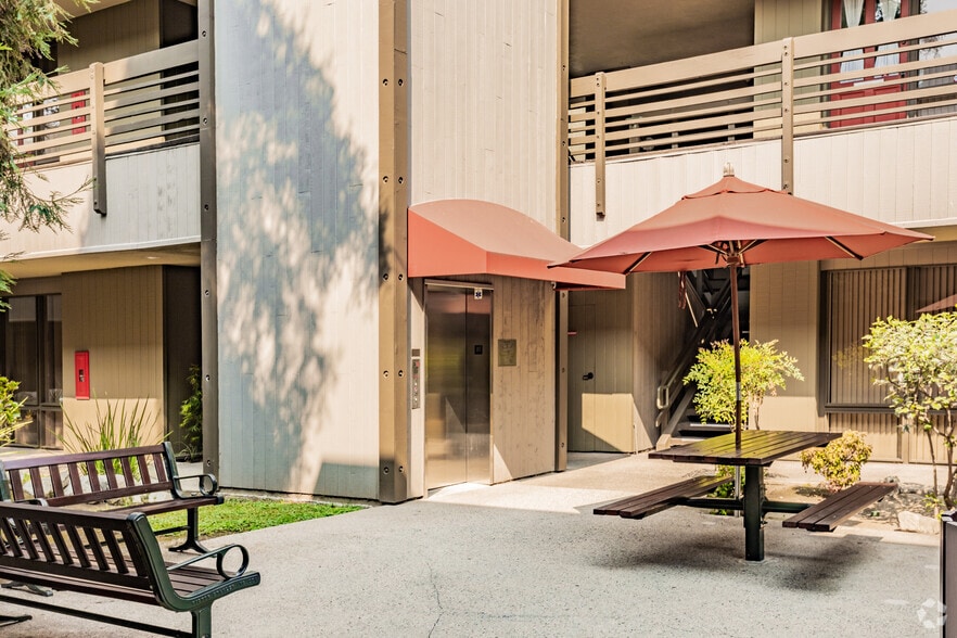 1370 N Brea Blvd, Fullerton, CA for lease - Building Photo - Image 3 of 5