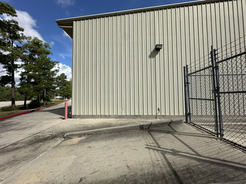 1209-1215 N FM 3083 Rd E, Conroe, TX for lease - Building Photo - Image 3 of 14